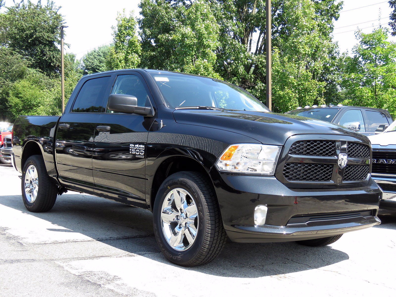 New 2019 RAM 1500 Classic Express Crew Cab in Glen Mills #R19093 ...